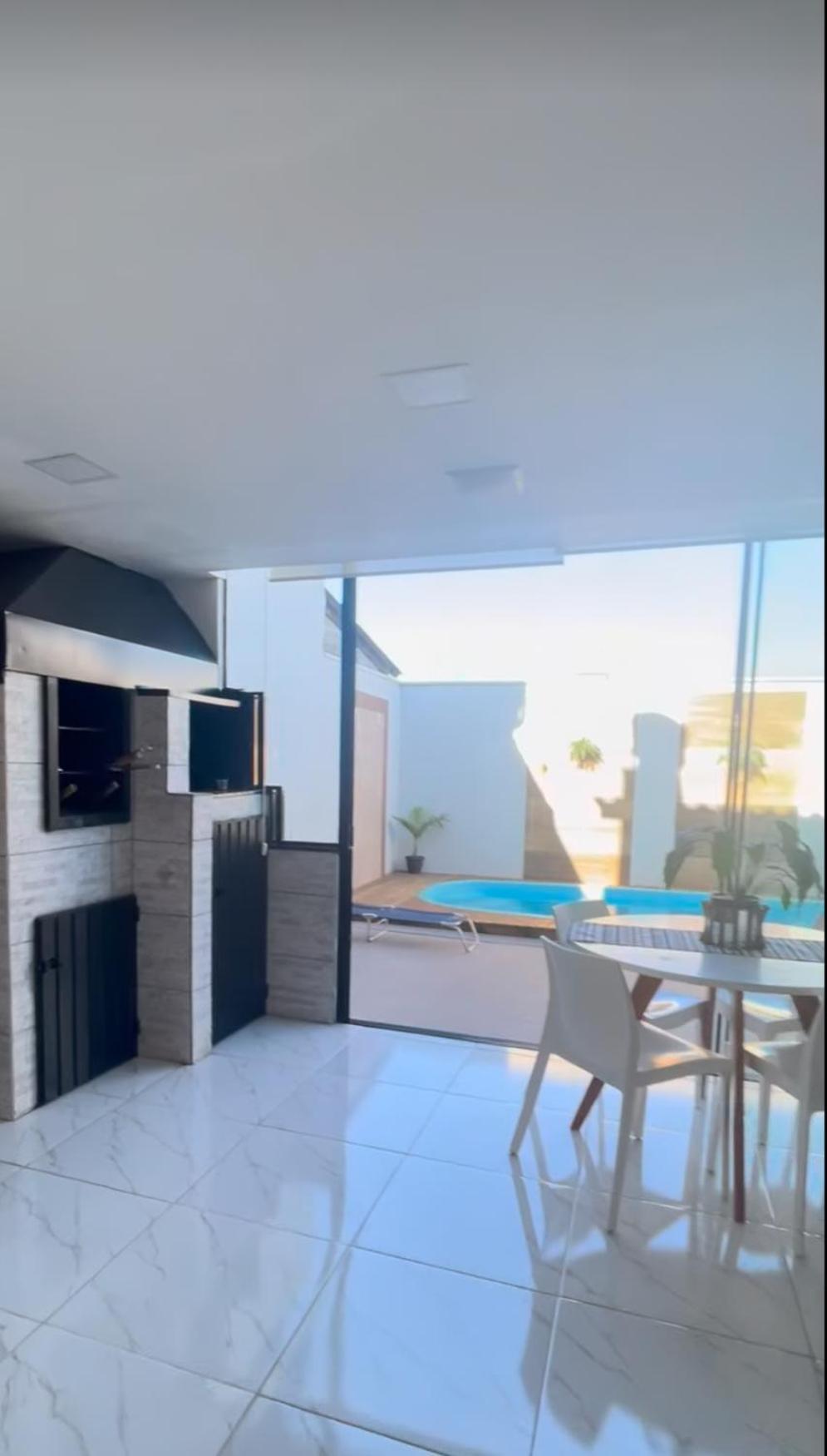 Casa Com Piscina E 3 *